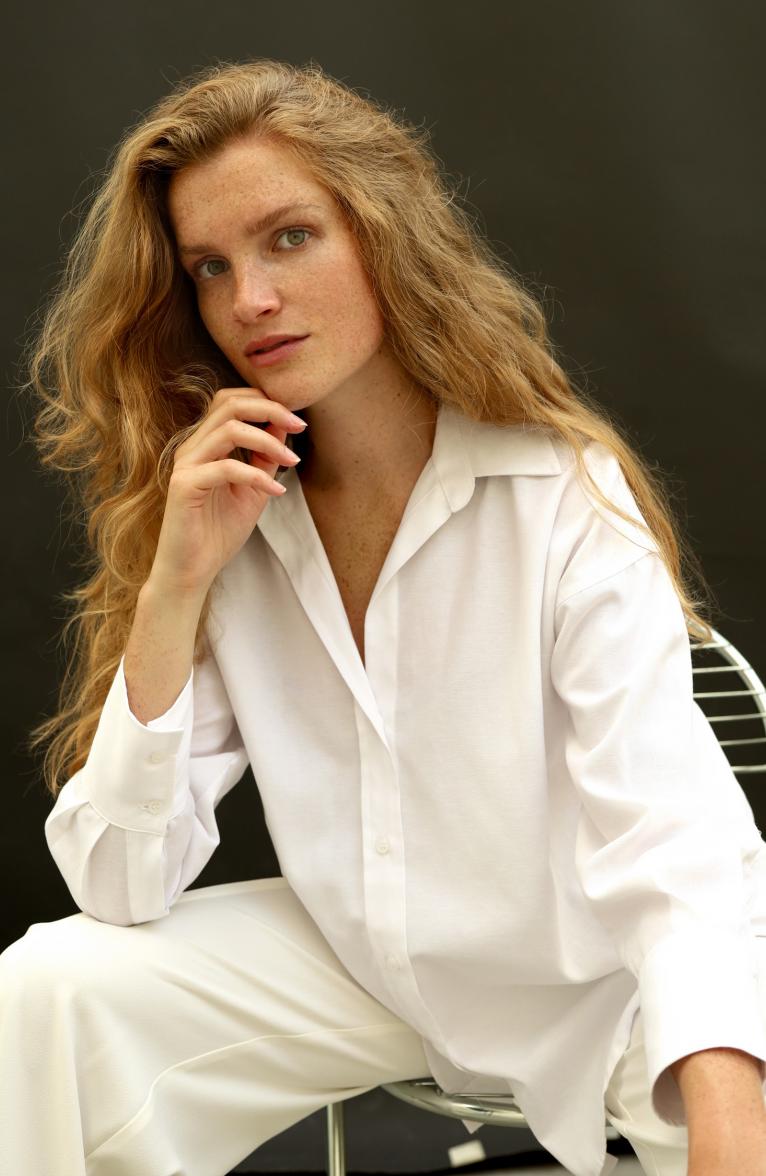 model-Eline.-3650